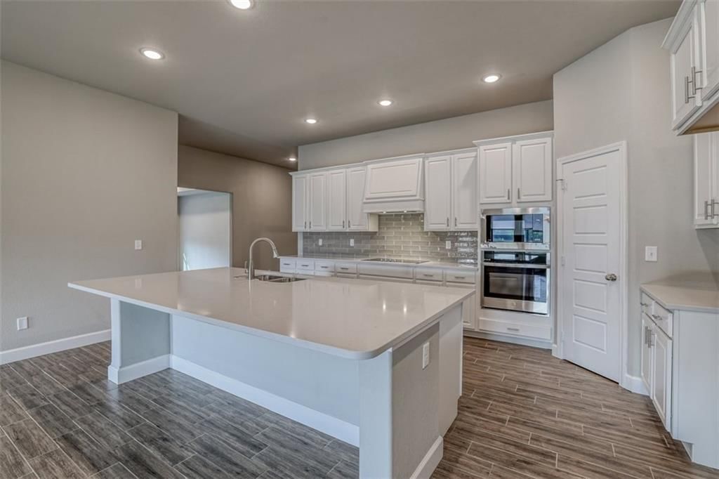 18430 W 195th Terrace — photo 4
