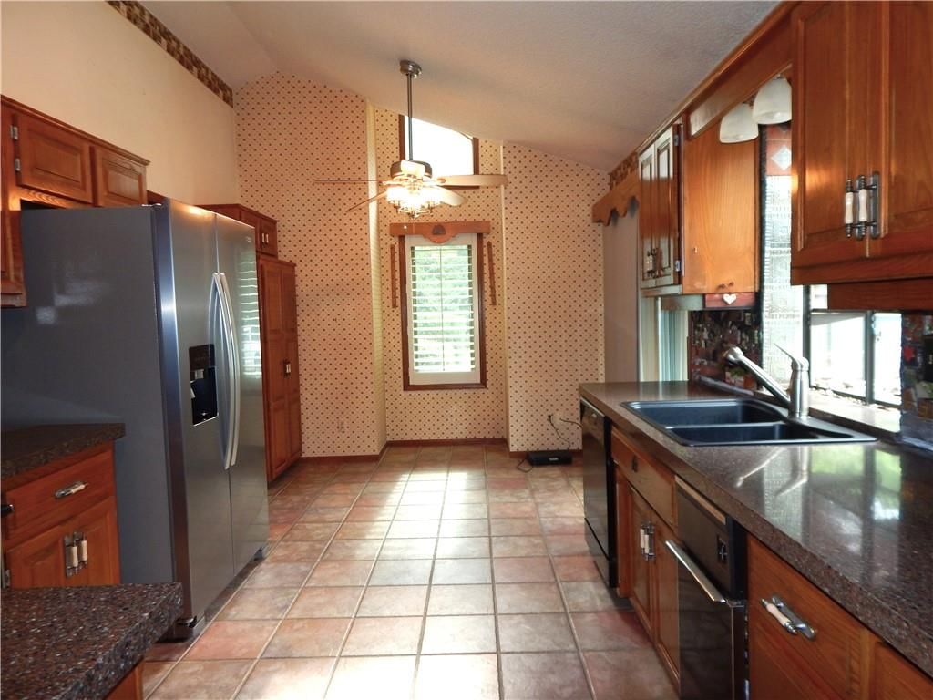 306 LAKESIDE Drive — photo 11