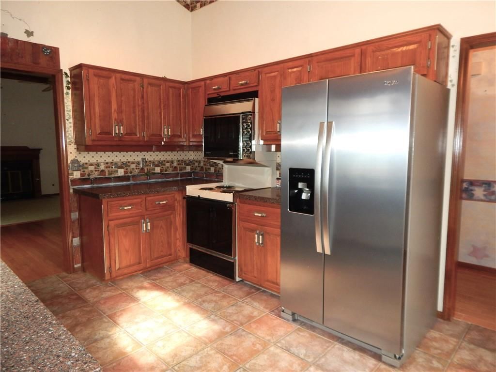 306 LAKESIDE Drive — photo 12