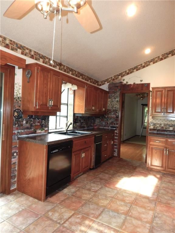 306 LAKESIDE Drive — photo 13