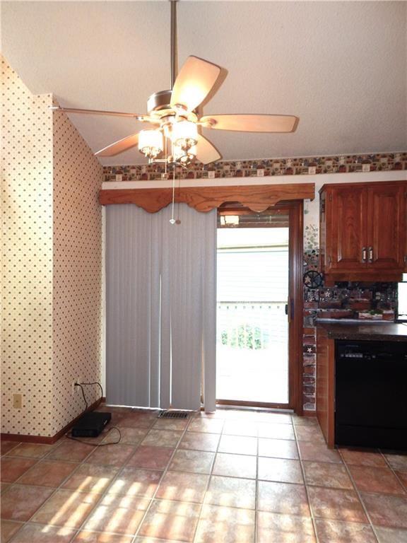 306 LAKESIDE Drive — photo 14