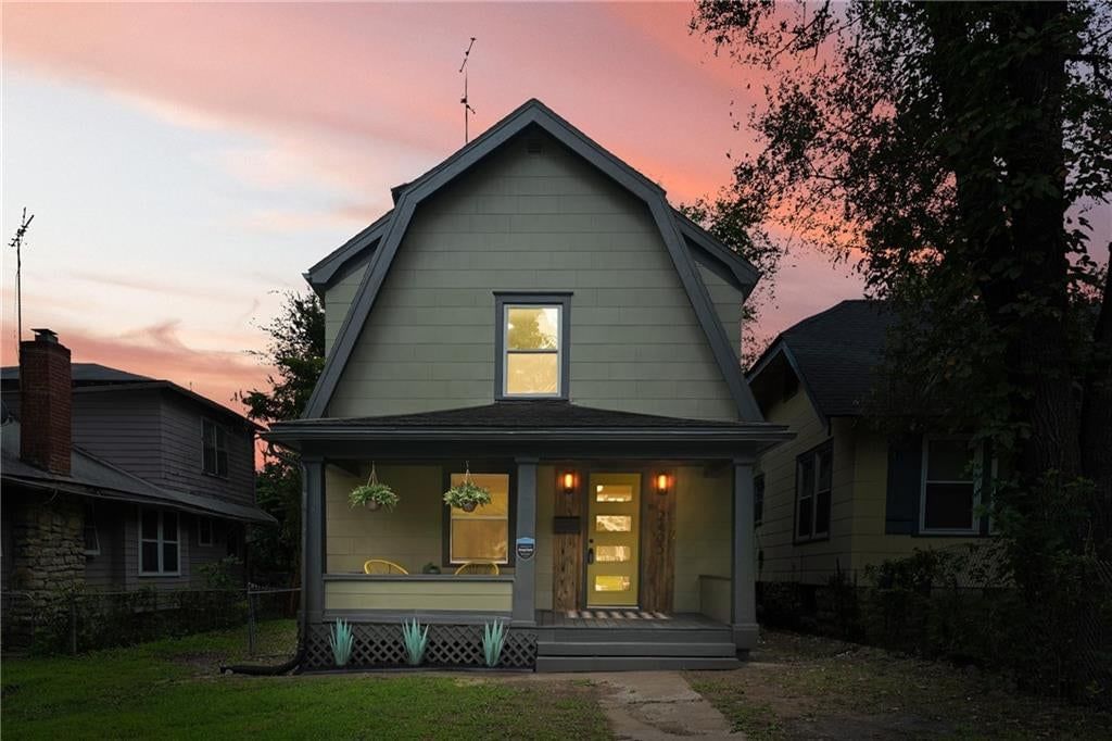 2403 E 69th Terrace — photo 1