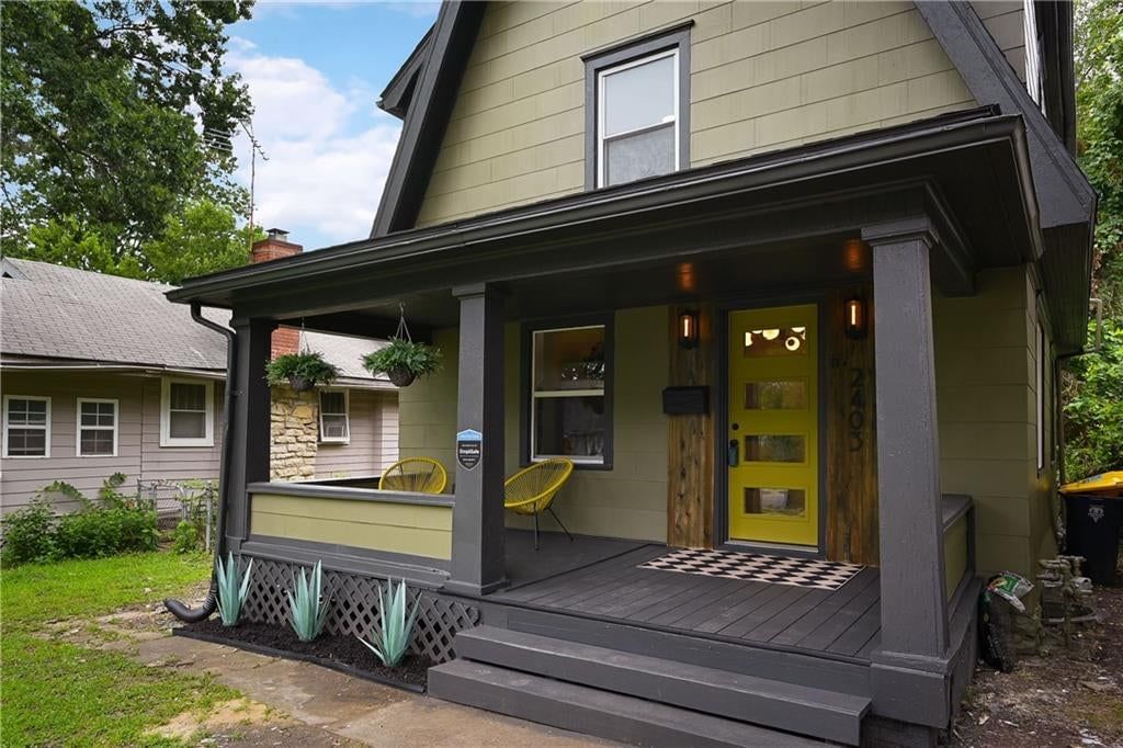 2403 E 69th Terrace — photo 3