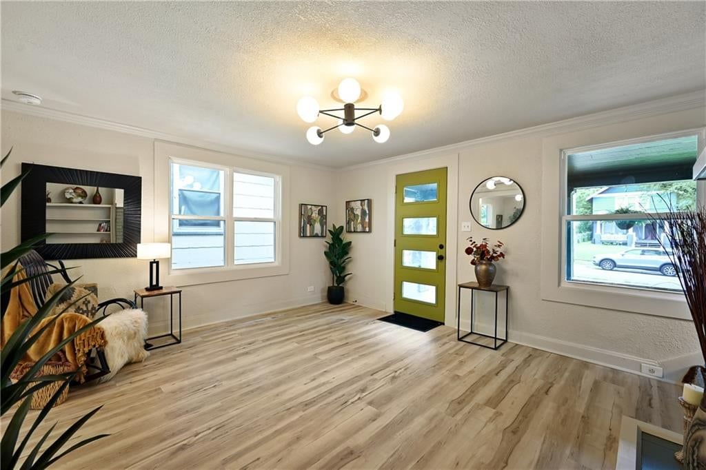 2403 E 69th Terrace — photo 9