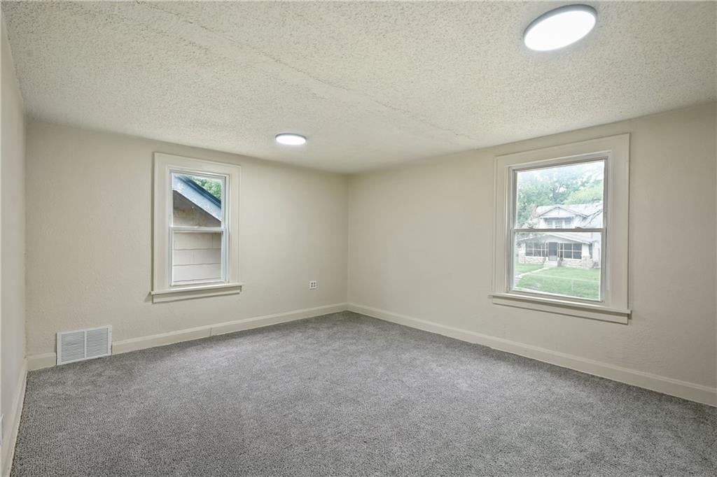 2403 E 69th Terrace — photo 15