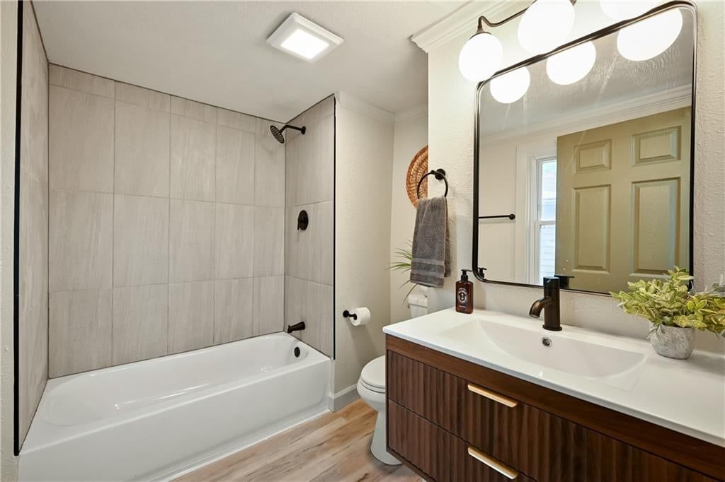 2403 E 69th Terrace — photo 17