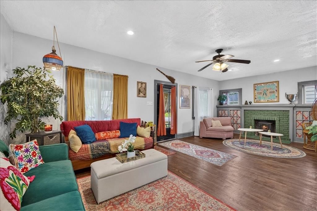 301 N Van Brunt Boulevard — photo 11