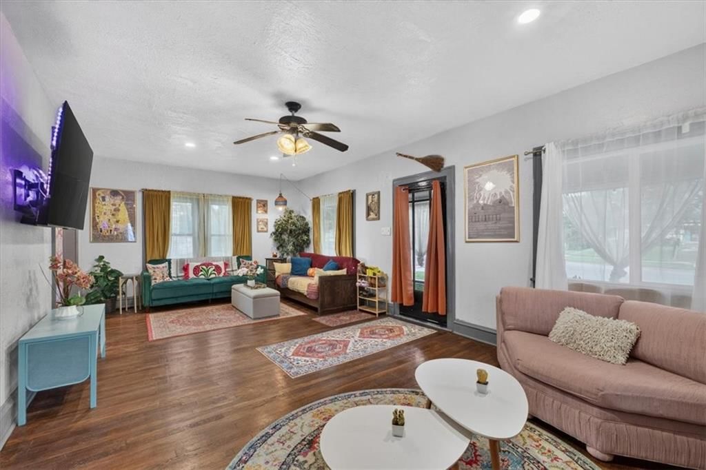 301 N Van Brunt Boulevard — photo 12