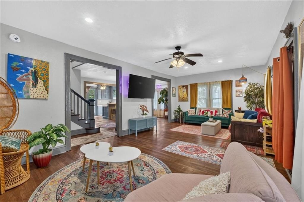 301 N Van Brunt Boulevard — photo 13