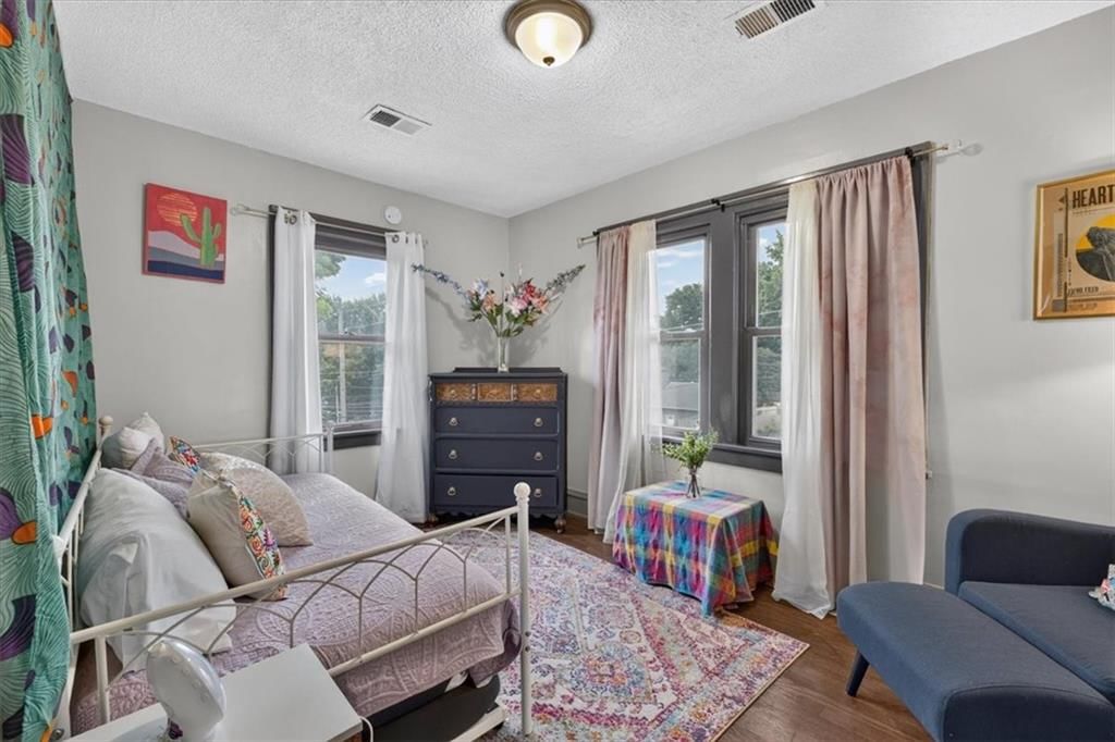 301 N Van Brunt Boulevard — photo 32