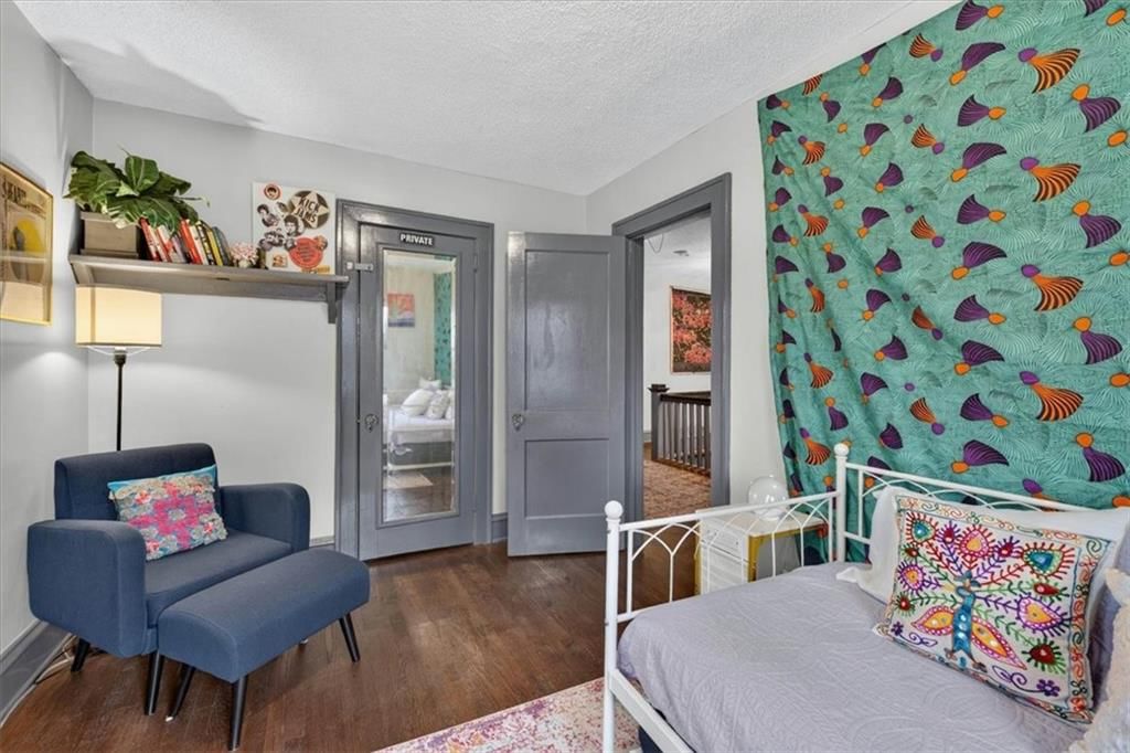 301 N Van Brunt Boulevard — photo 33