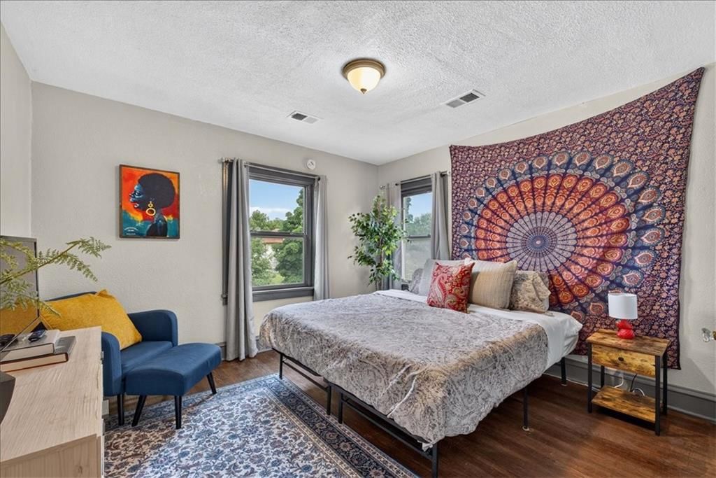301 N Van Brunt Boulevard — photo 36