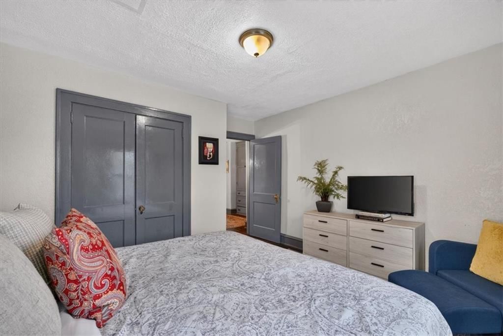 301 N Van Brunt Boulevard — photo 37