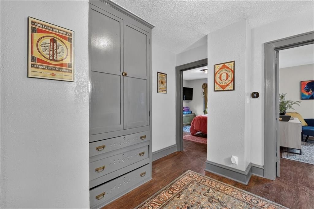 301 N Van Brunt Boulevard — photo 40