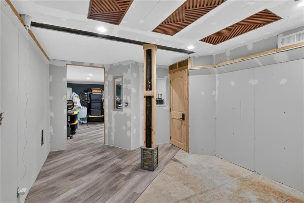 301 N Van Brunt Boulevard — photo 45