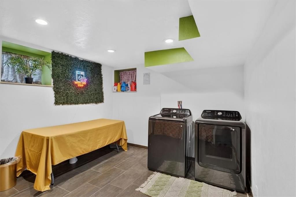 301 N Van Brunt Boulevard — photo 46