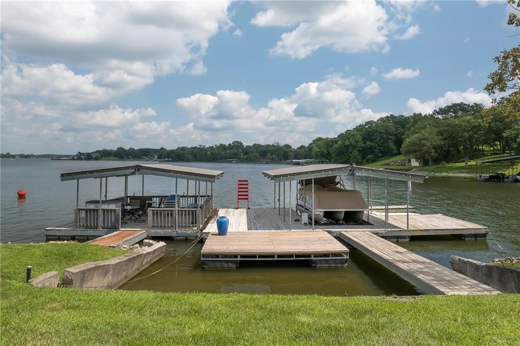 560 Lake Viking Terrace — photo 9