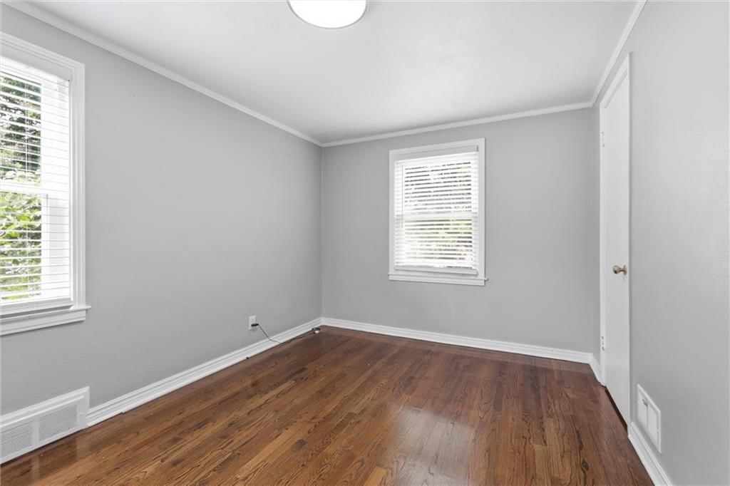 8004 Holmes Road — photo 26
