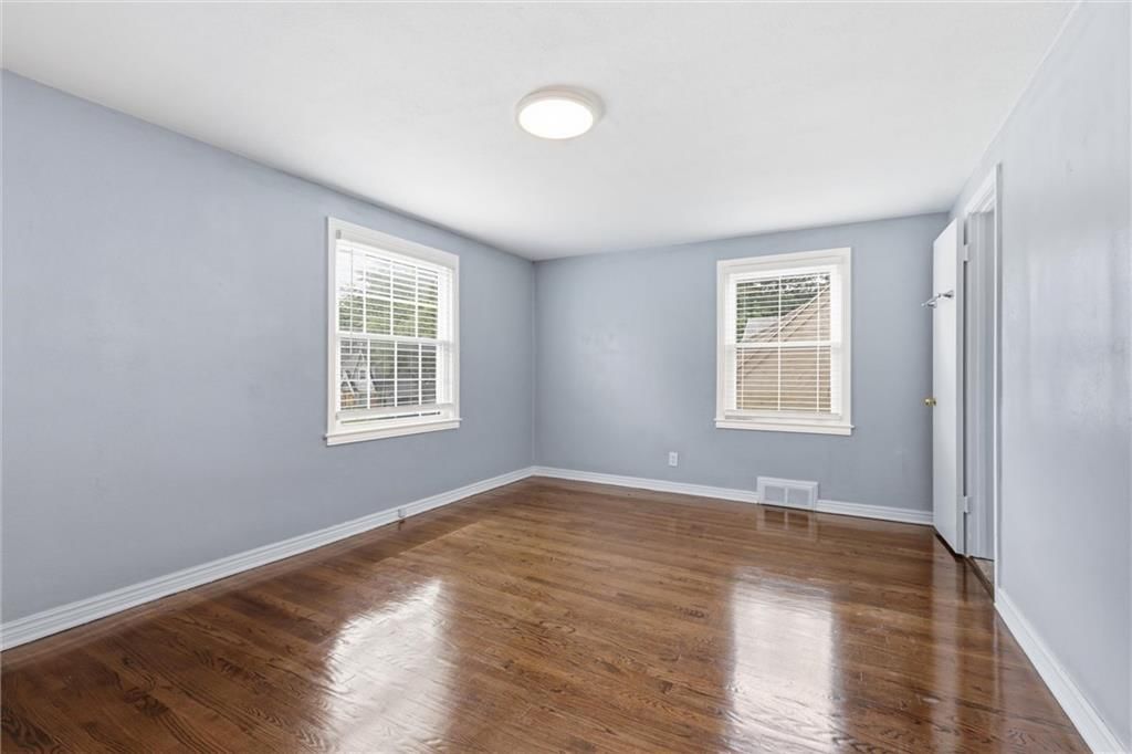 8004 Holmes Road — photo 28