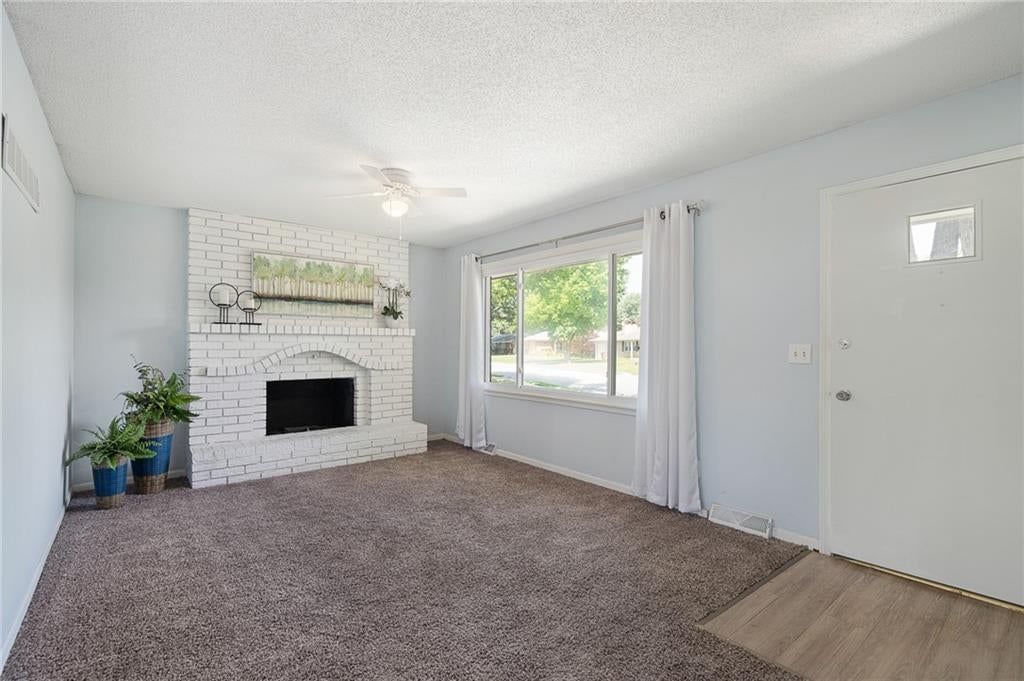 118 E Walnut Street — photo 3