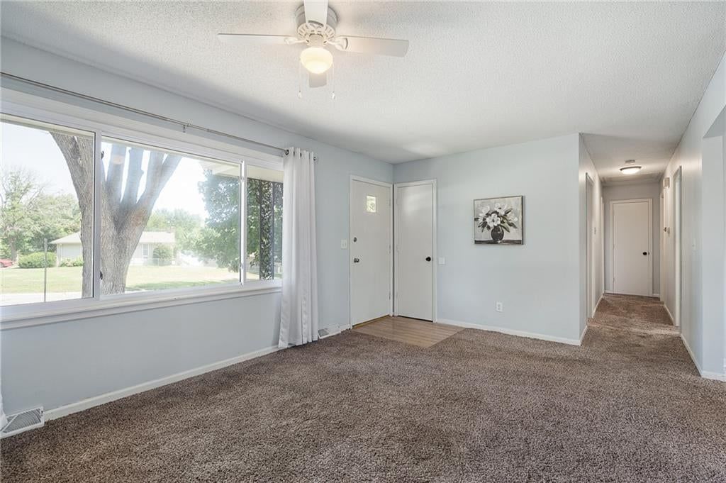 118 E Walnut Street — photo 4