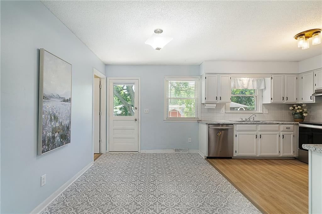 118 E Walnut Street — photo 5