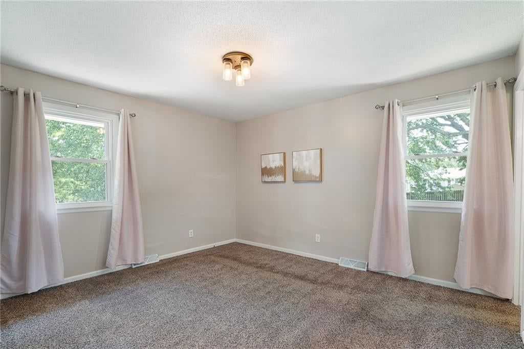 118 E Walnut Street — photo 11