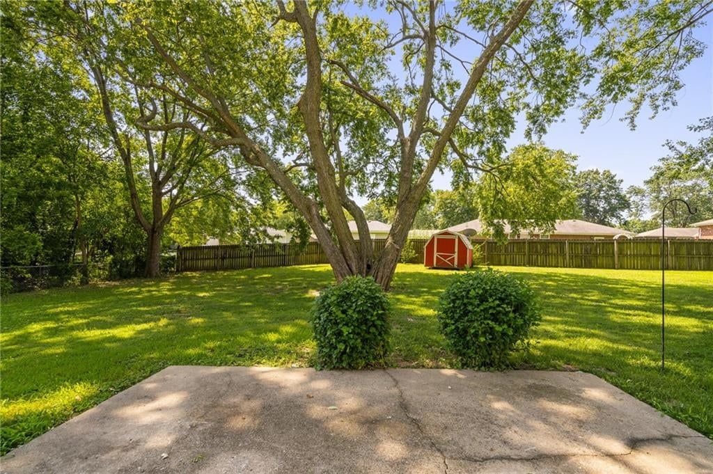 118 E Walnut Street — photo 22