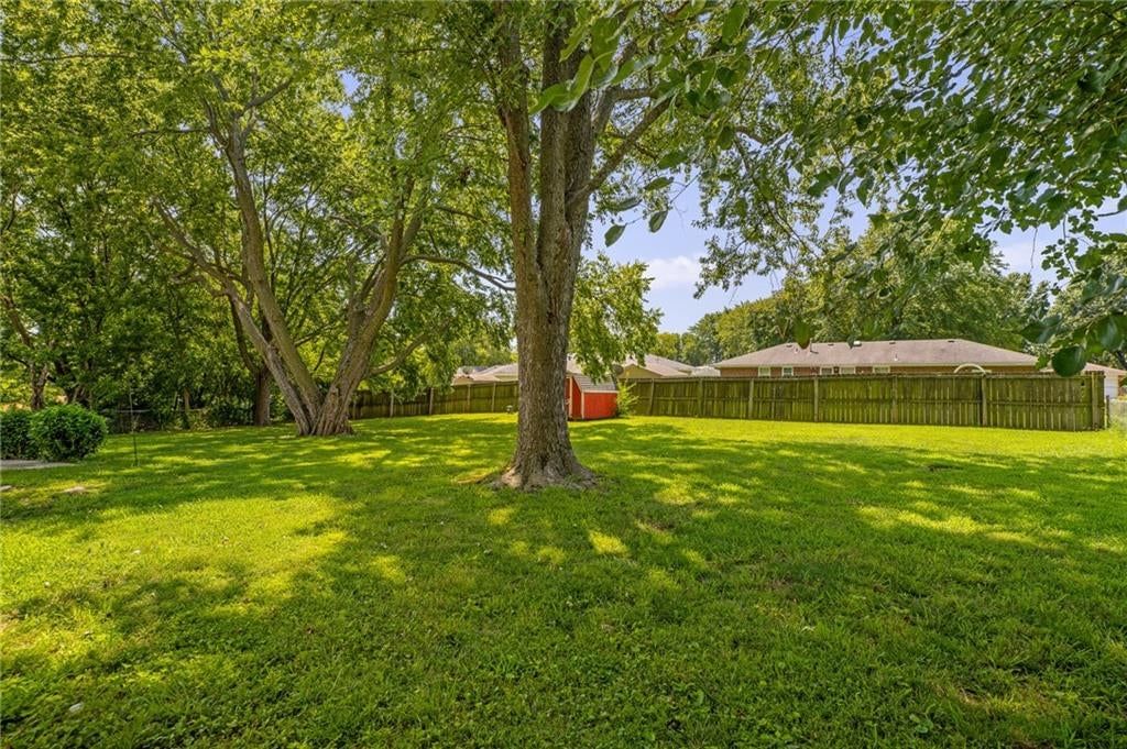 118 E Walnut Street — photo 26