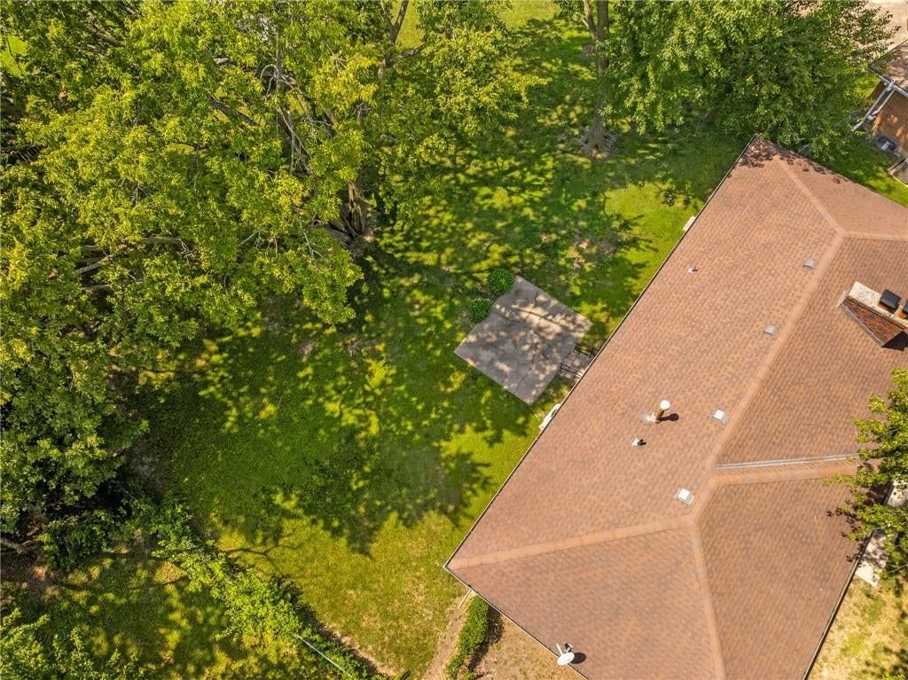 118 E Walnut Street — photo 27