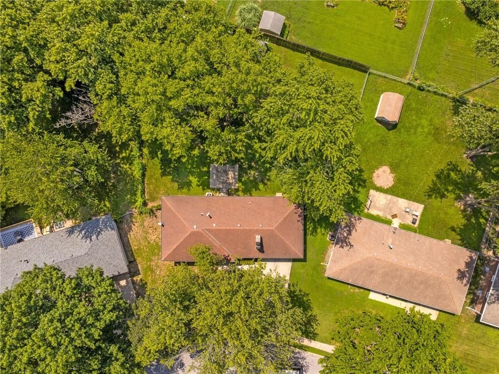 118 E Walnut Street — photo 28