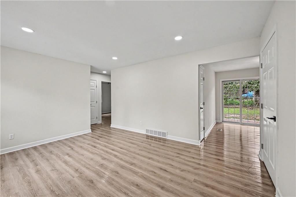 6132 Haskell Avenue — photo 4