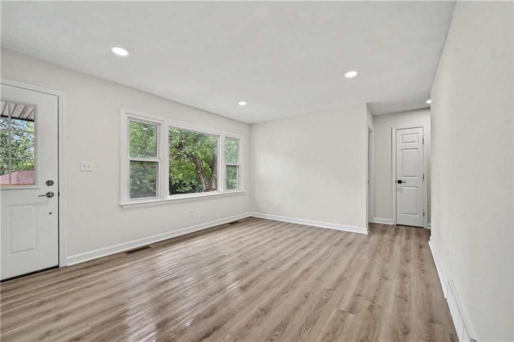 6132 Haskell Avenue — photo 5
