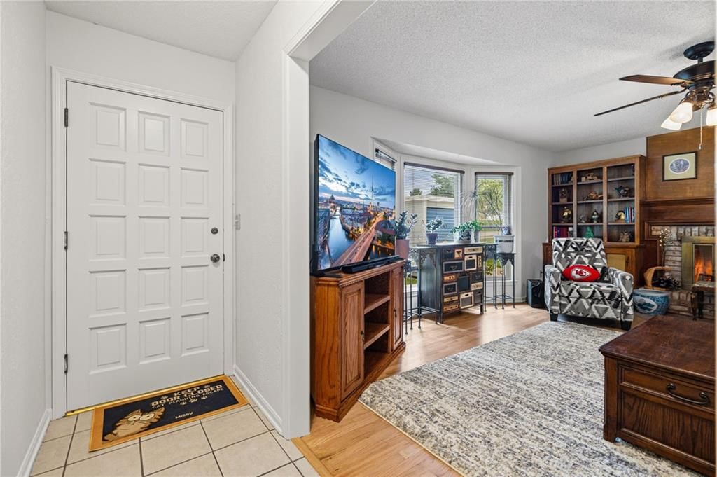 Photo 12 of 38 - 503 S Park Drive, Raymore, MO 64083