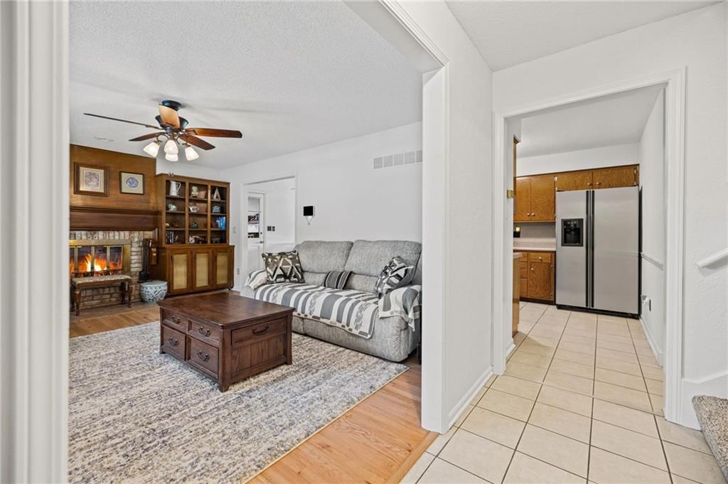 Photo 14 of 38 - 503 S Park Drive, Raymore, MO 64083