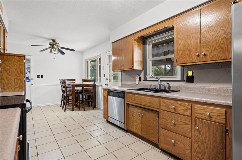 Stainless steel appliances, electric range and breakfast nook at 503 S Park Drive, Raymore, MO 64083