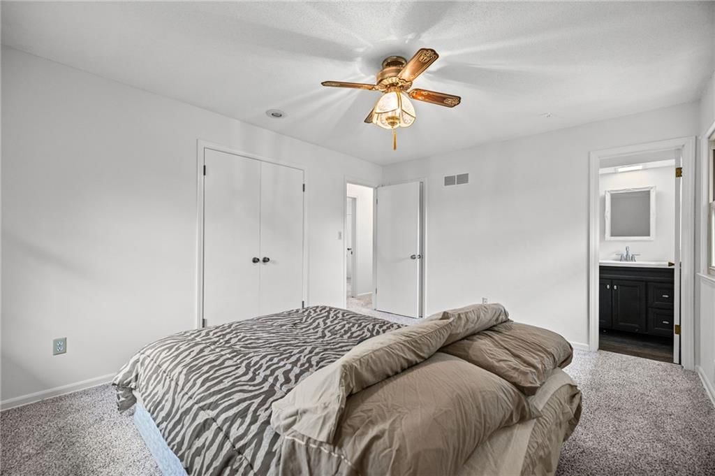Photo 21 of 38 - 503 S Park Drive, Raymore, MO 64083