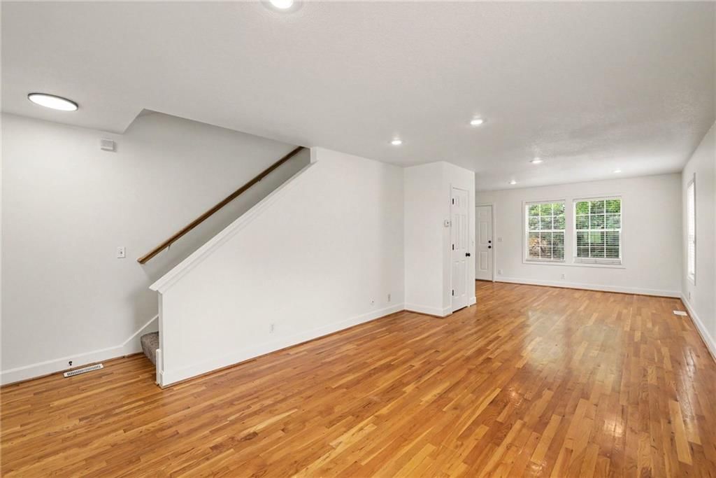 1112 E 81st Street — photo 5