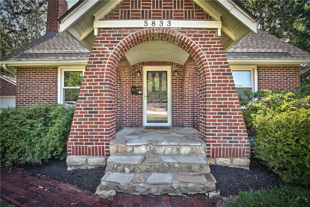 5833 Monrovia Street — photo 3