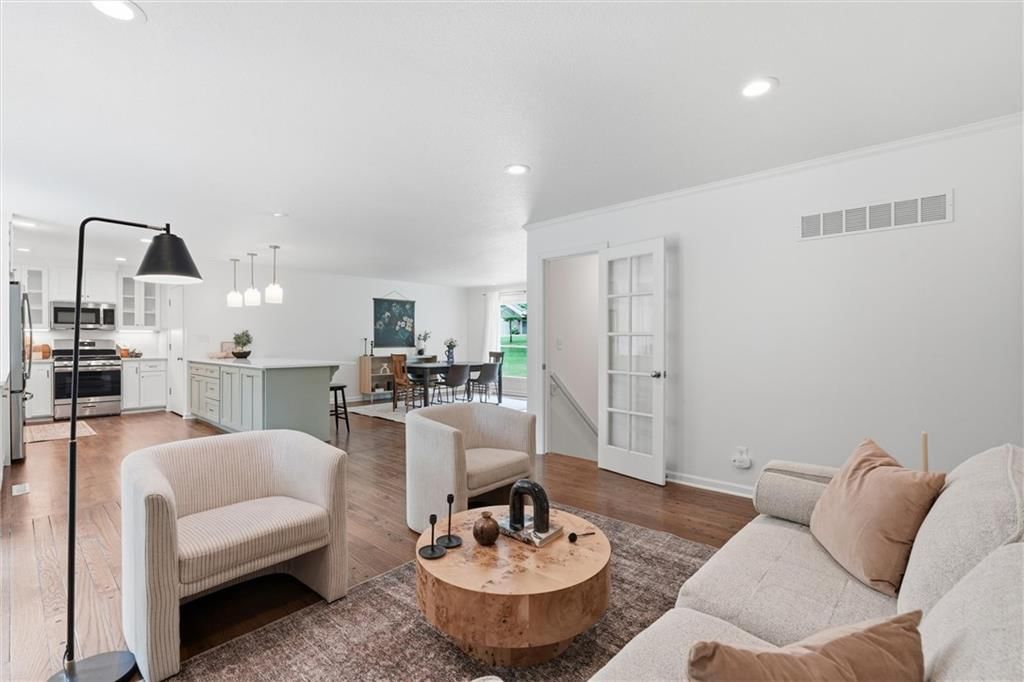 Photo 25 of 46 - 2309 W 104th Street, Leawood, KS 66206