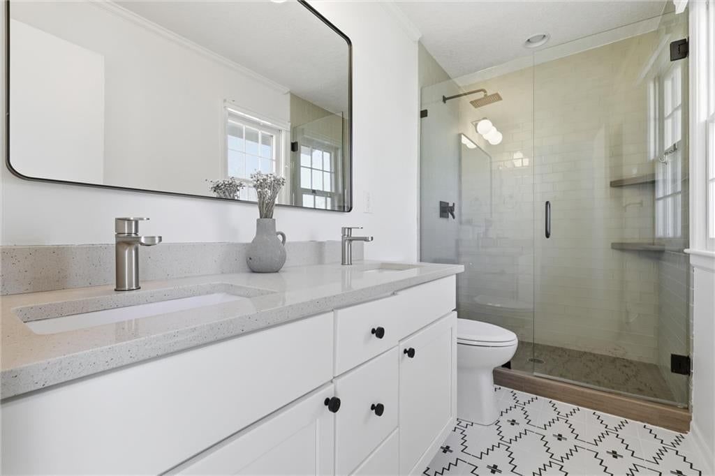 Photo 30 of 46 - 2309 W 104th Street, Leawood, KS 66206