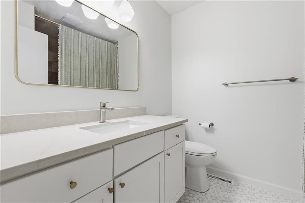 Photo 33 of 46 - 2309 W 104th Street, Leawood, KS 66206
