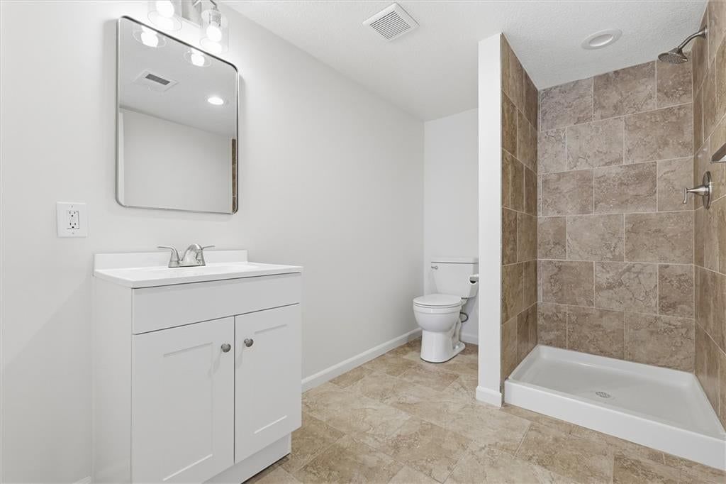 Photo 42 of 46 - 2309 W 104th Street, Leawood, KS 66206