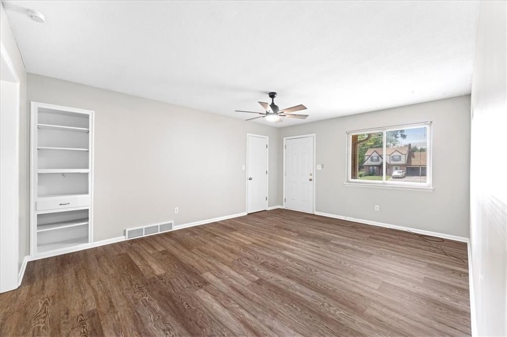 8021 Holmes Road — photo 8