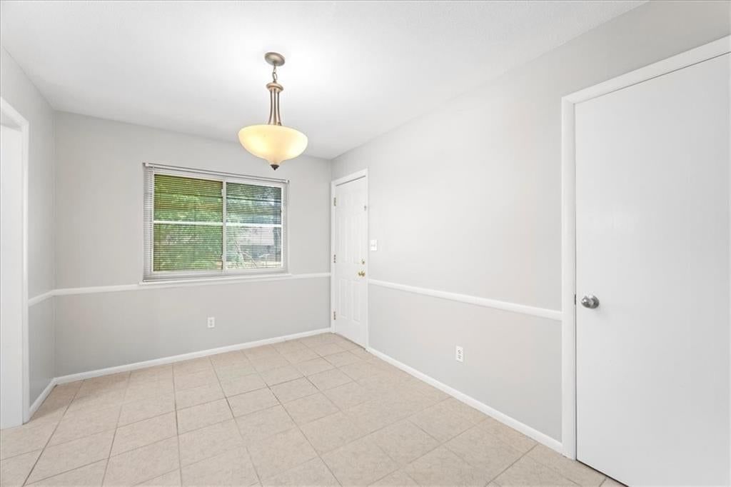 8021 Holmes Road — photo 10