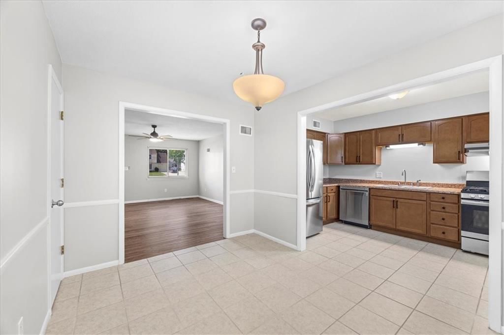8021 Holmes Road — photo 12