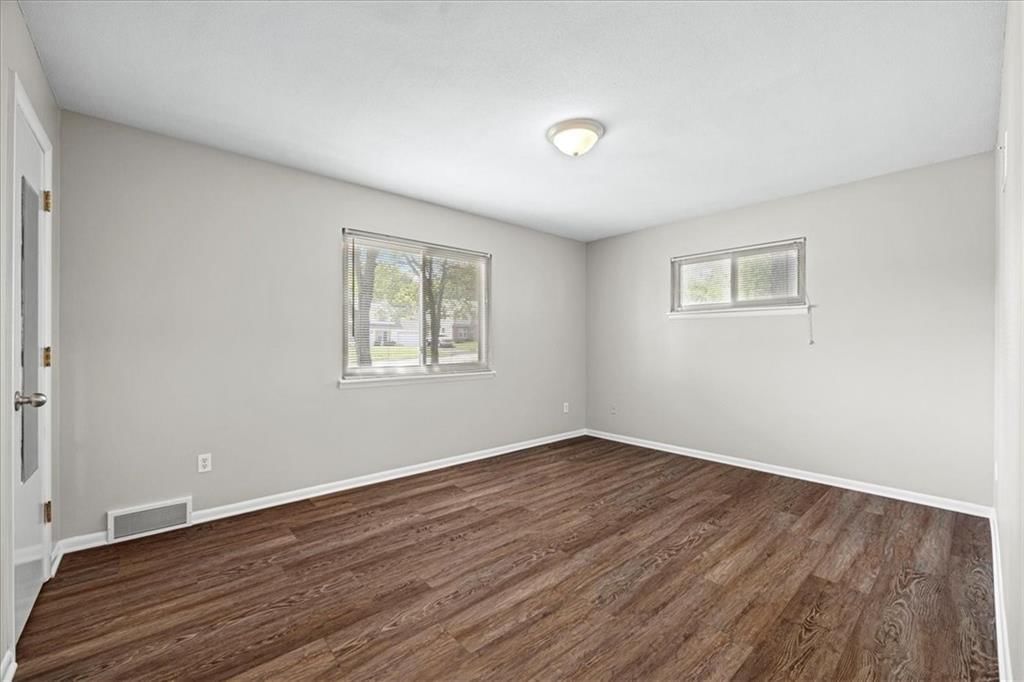 8021 Holmes Road — photo 21