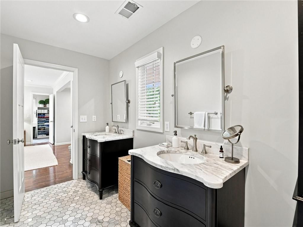 2625 W 50th Street — photo 39