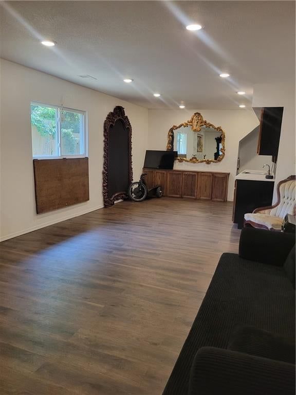 4208 Spruce Avenue — photo 8