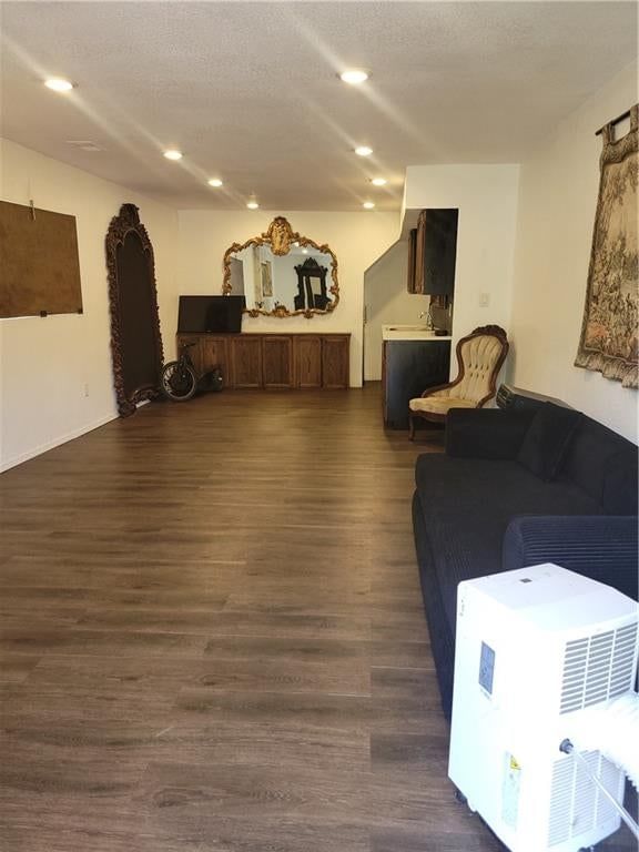 4208 Spruce Avenue — photo 9